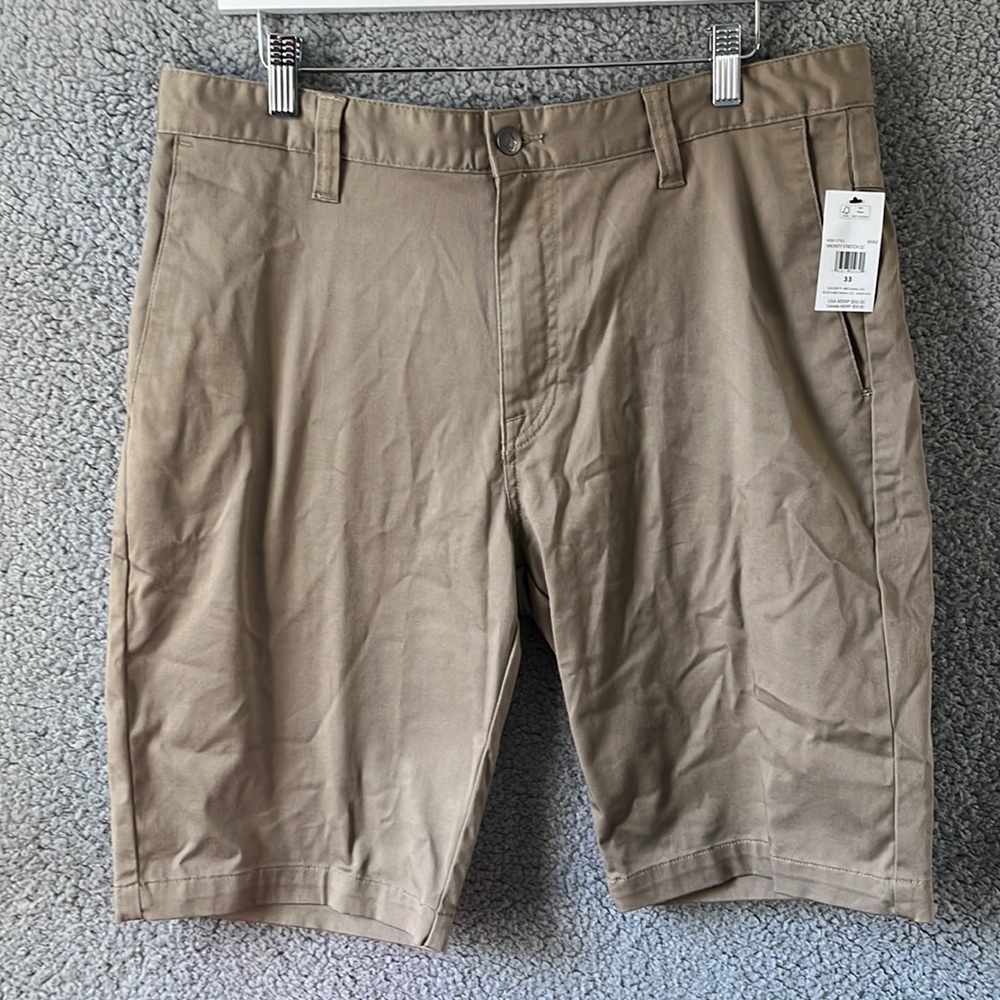 Mens Volcom Kakhi shorts size 33 streatch